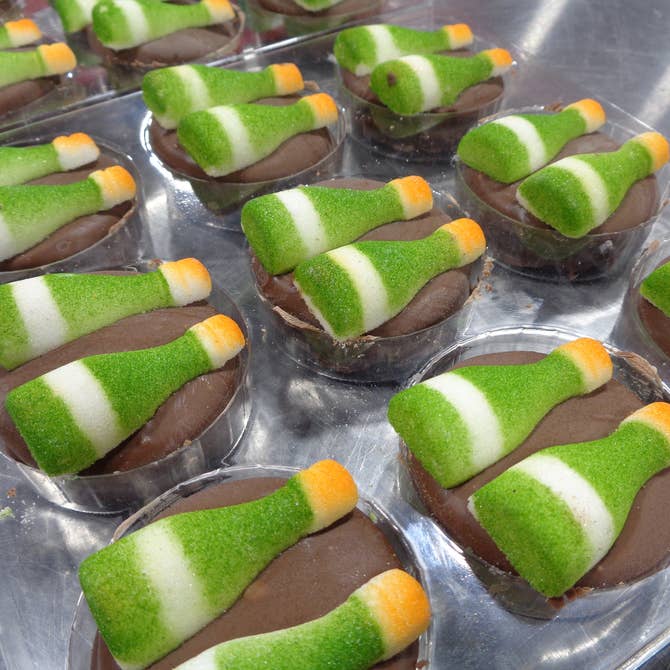 🍾Chocolate Covered Oreo ✨ "Champagne Bottles" Box of 24 - Bear Creek Candy Kitchen