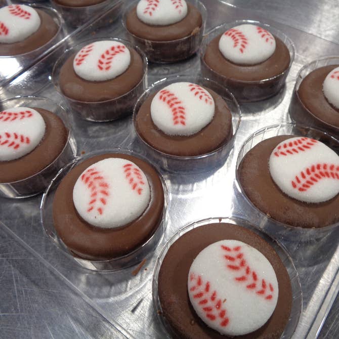 ⚾️Chocolate Covered Oreo's 🍪 "Baseball" Box of 24 - Bear Creek Candy Kitchen