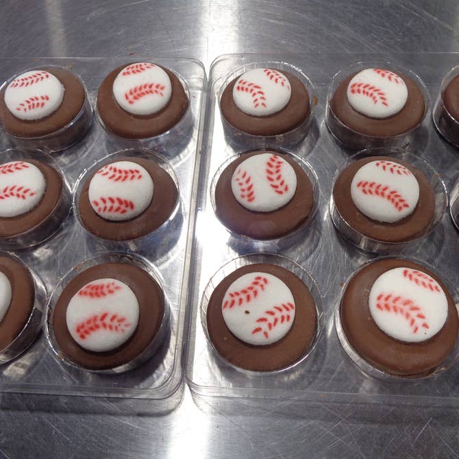 ⚾️Chocolate Covered Oreo's 🍪 "Baseball" Box of 24 - Bear Creek Candy Kitchen