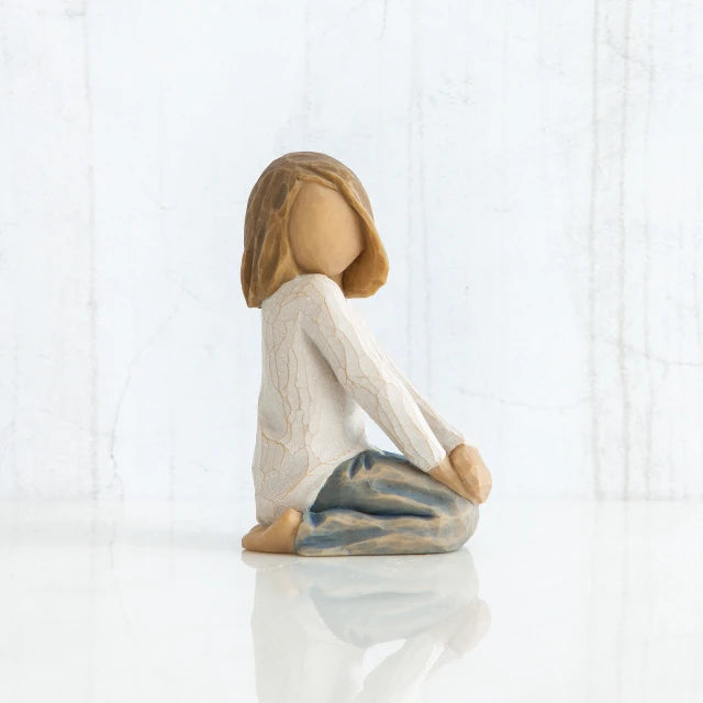 Willow Tree® Small little girl figurine sitting on her knees, faceless, wearing white shirt and blue jeans