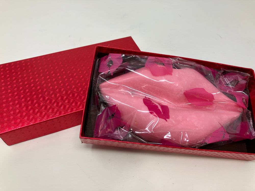 Valentines Lips in Pure Chocolate 14oz - Bear Creek Candy Kitchen