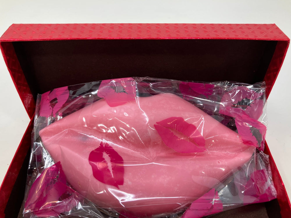 Valentines Lips in Pure Chocolate 14oz - Bear Creek Candy Kitchen